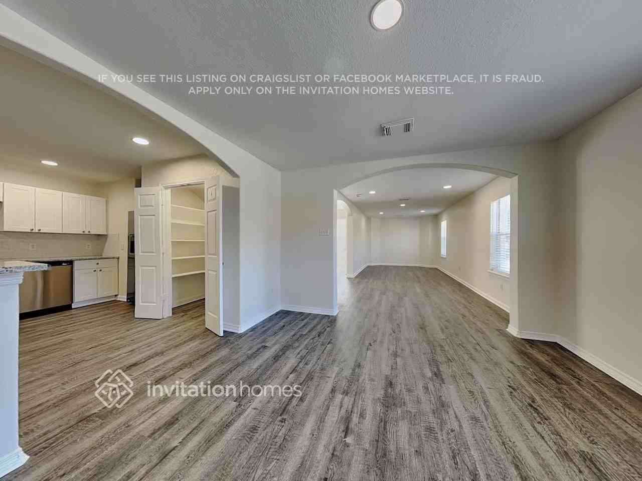 9122 Prairie Trails Dr - Photo 5 of 19