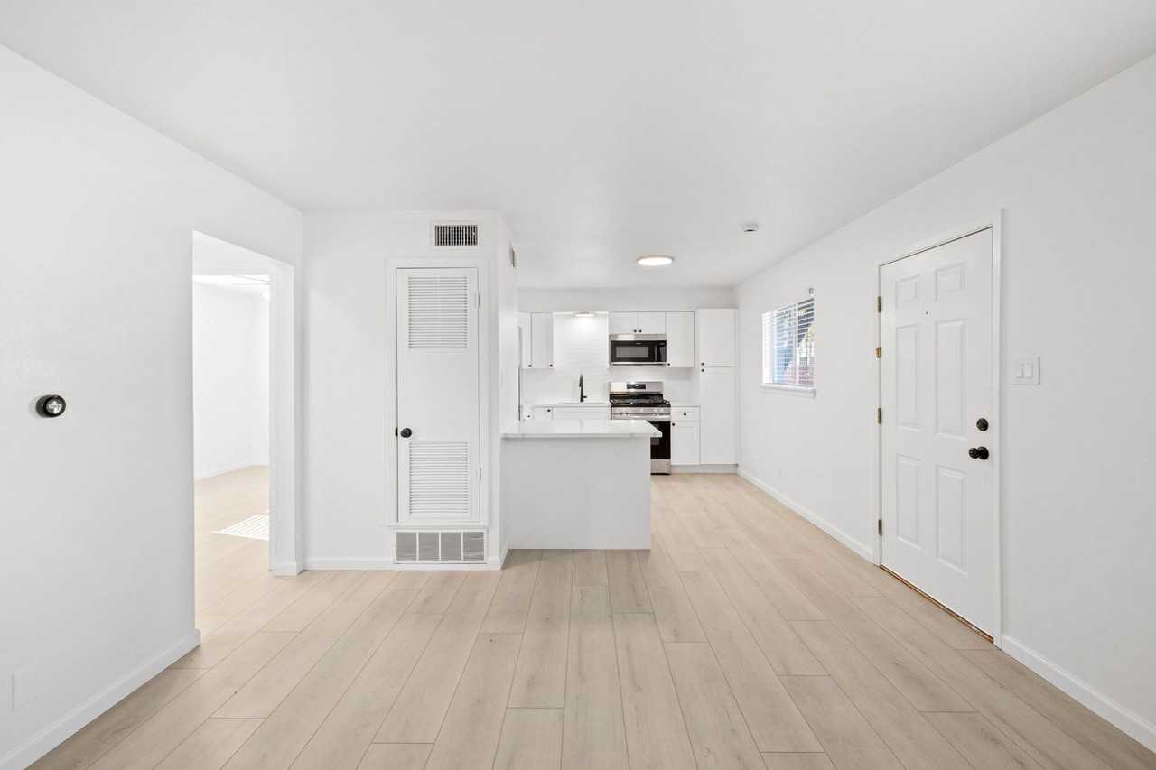 806 East 13th Street #108 - Photo 4 of 31