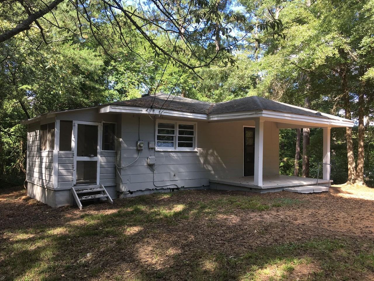 423 Wilshire Road Northeast - Photo 4 of 27