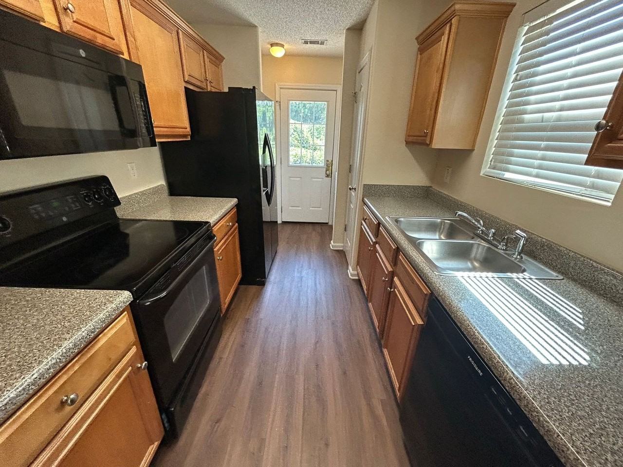 252 Fern Ridge Court - Photo 3 of 15