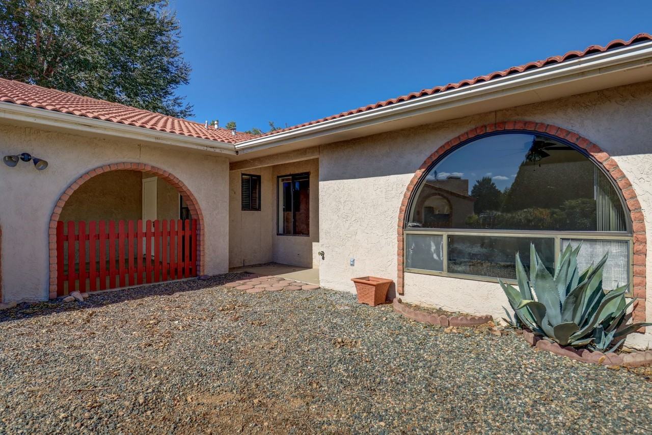 1298 N Tapadero Dr #B - Photo 3 of 25