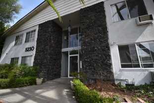 5230 V - Photo 1 of 1