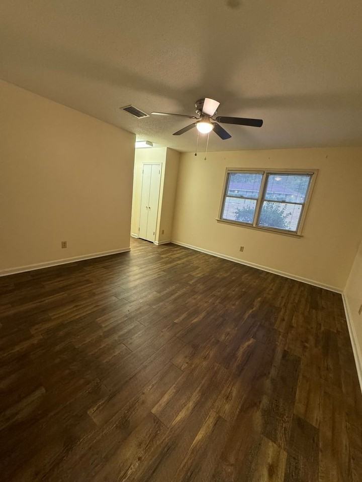 702 Sandhurst Drive - Photo 2 of 15