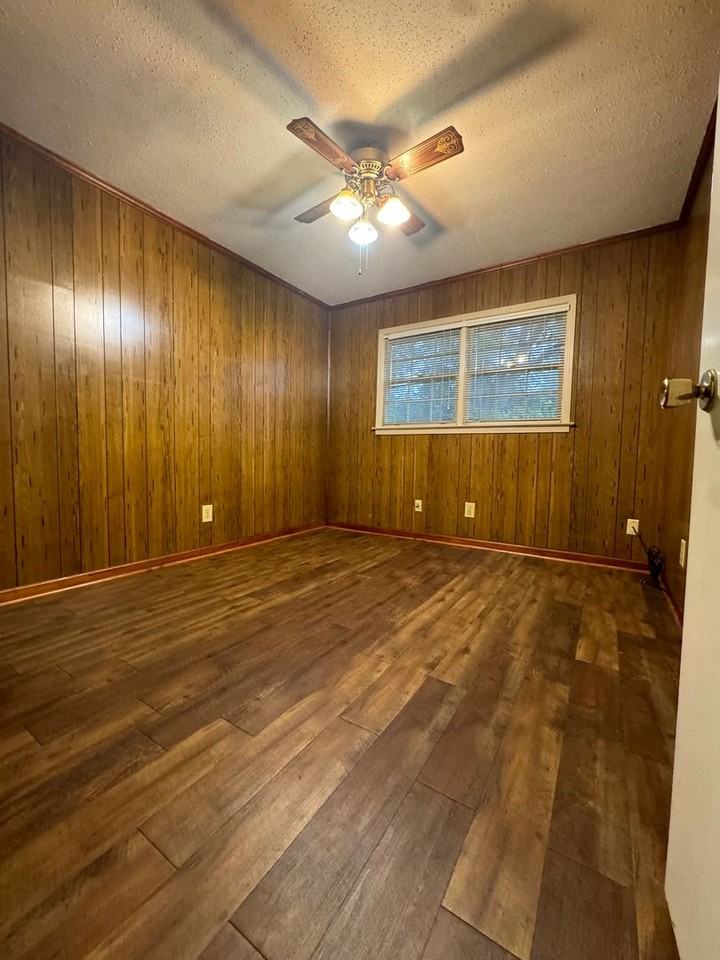 702 Sandhurst Drive - Photo 6 of 15