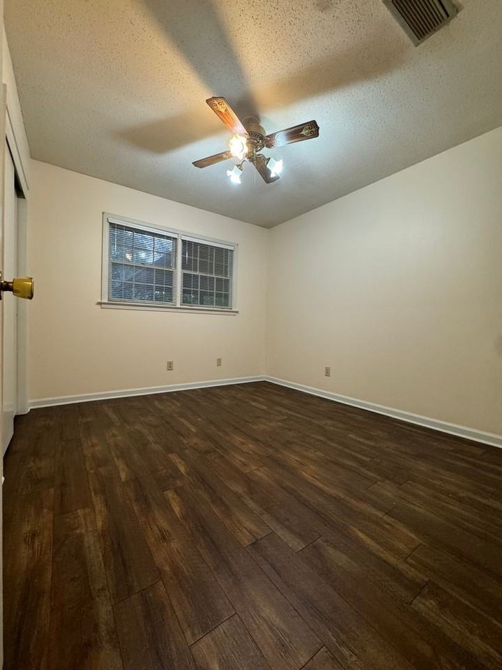 702 Sandhurst Drive - Photo 7 of 15