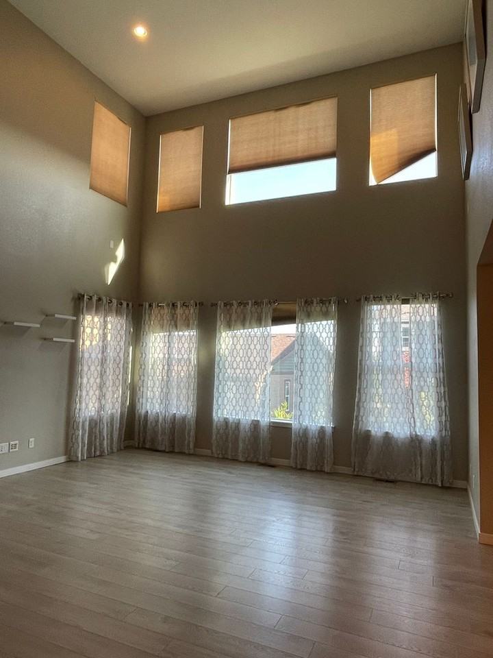 393 Polaris Cir - Photo 6 of 36