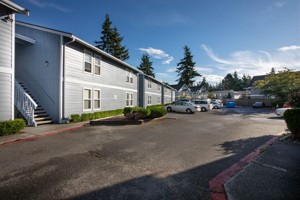 featured image of 2728 W Maplewood Ave