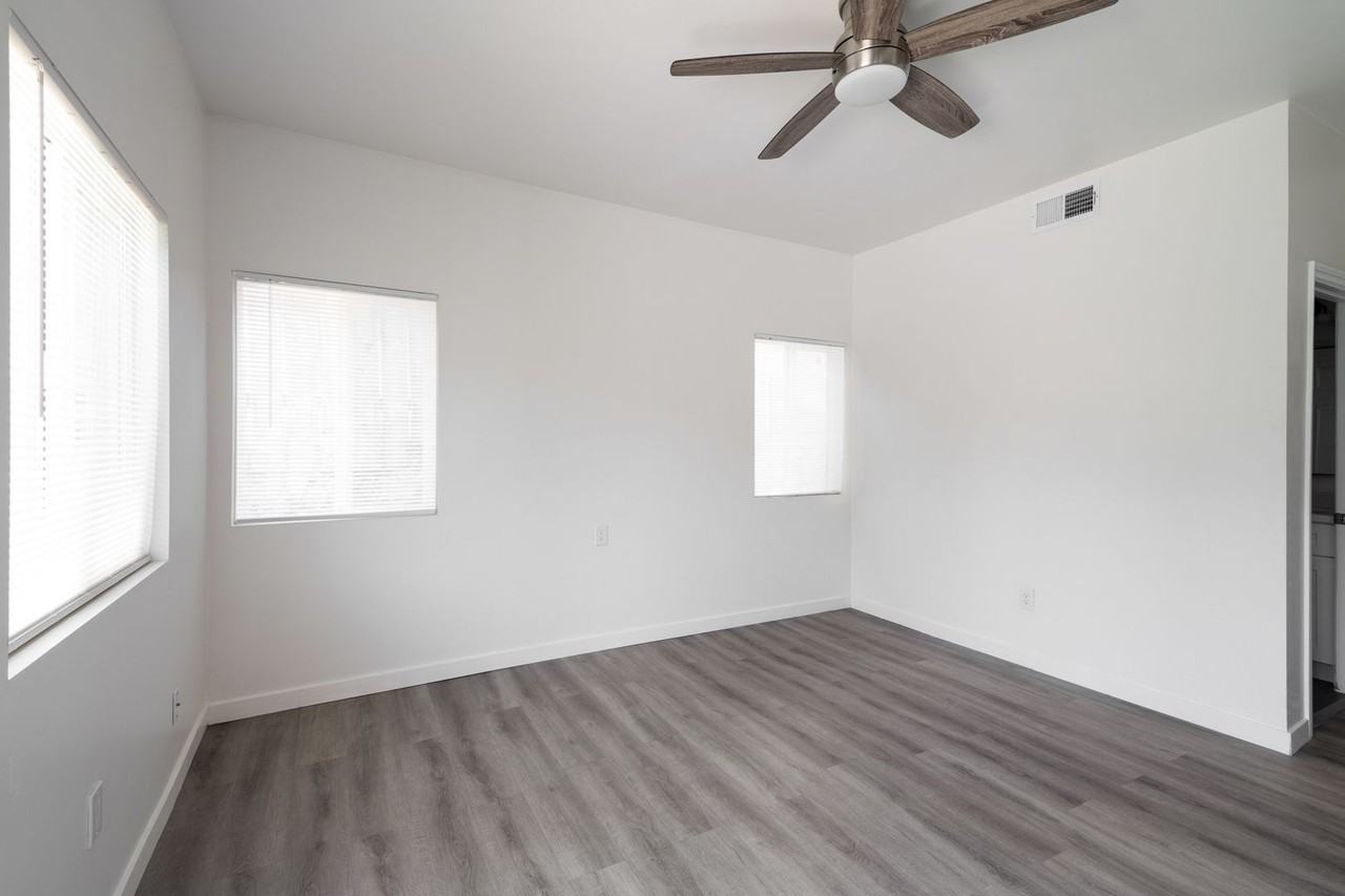 4915 54th Street - Photo 3 of 22