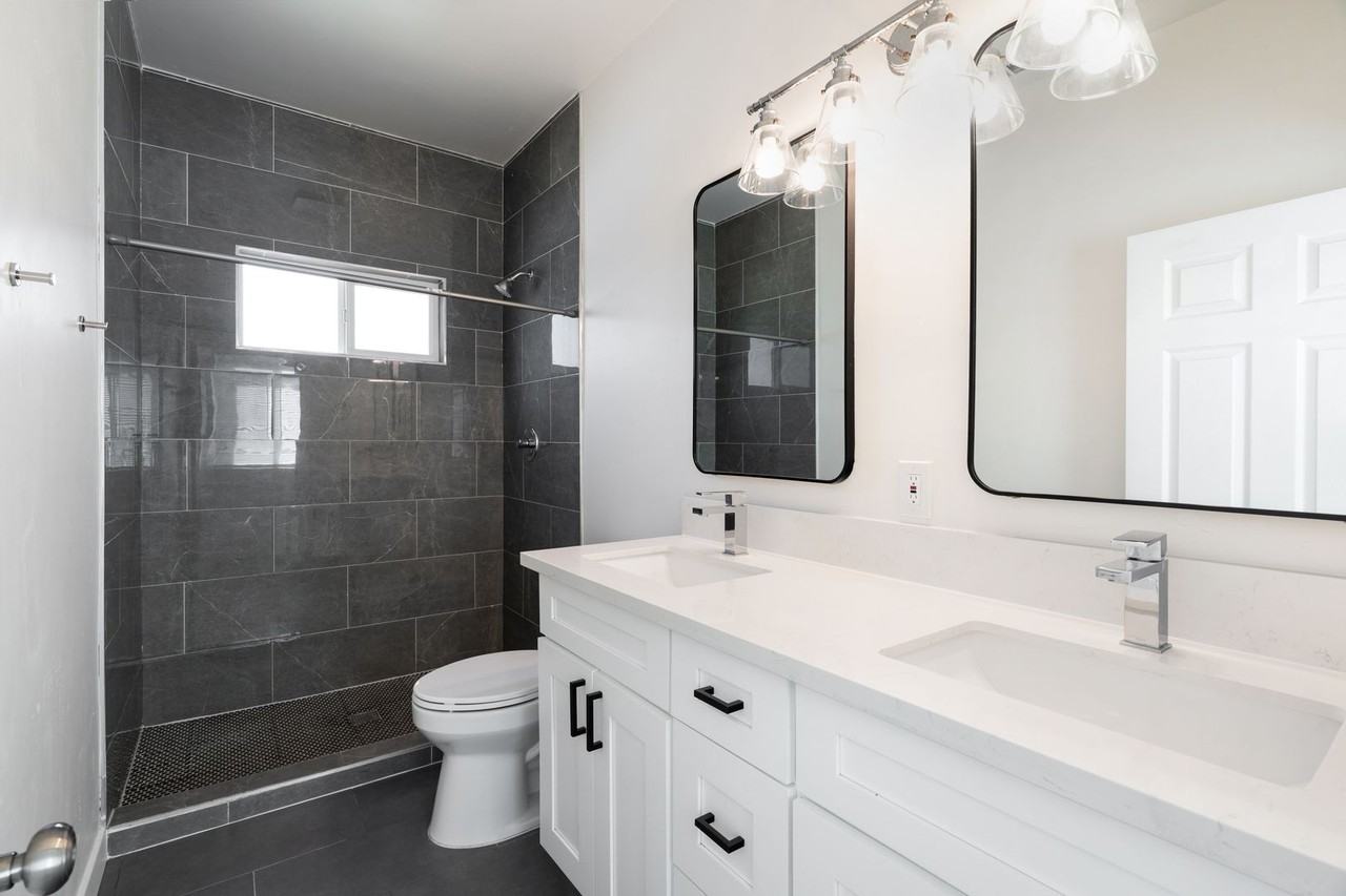 4915 54th Street - Photo 4 of 22