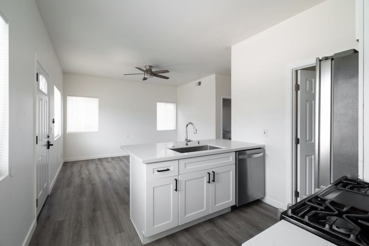 4915 54th Street - Photo 5 of 22