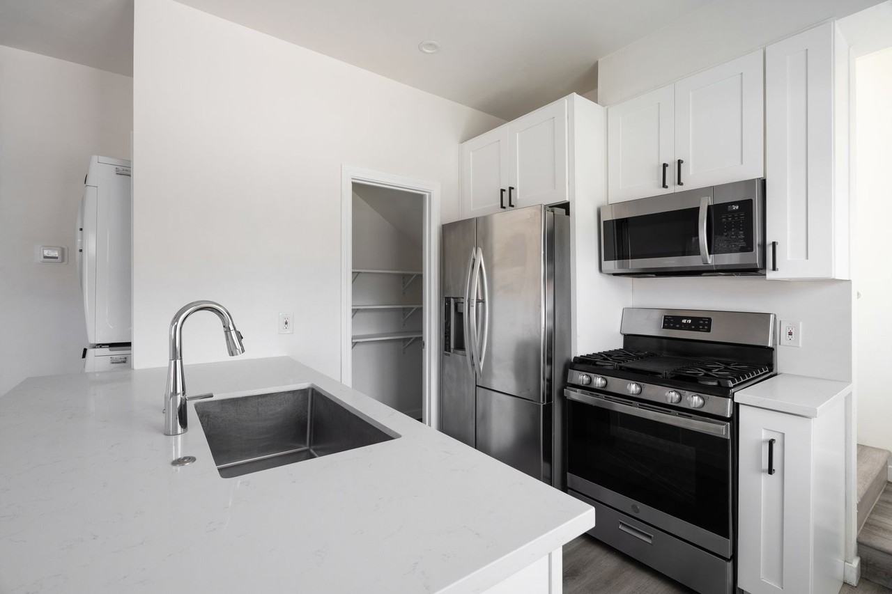 4915 54th Street - Photo 6 of 22