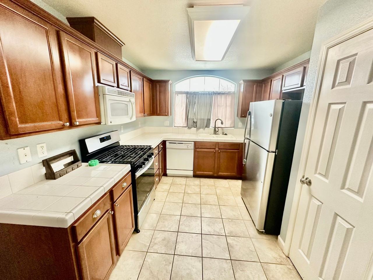 5574 East Tower Avenue - Photo 7 of 22