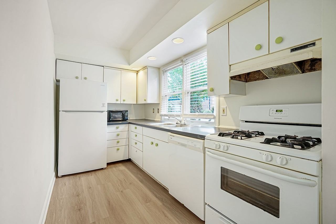 505 North Greensboro Street - Photo 4 of 14