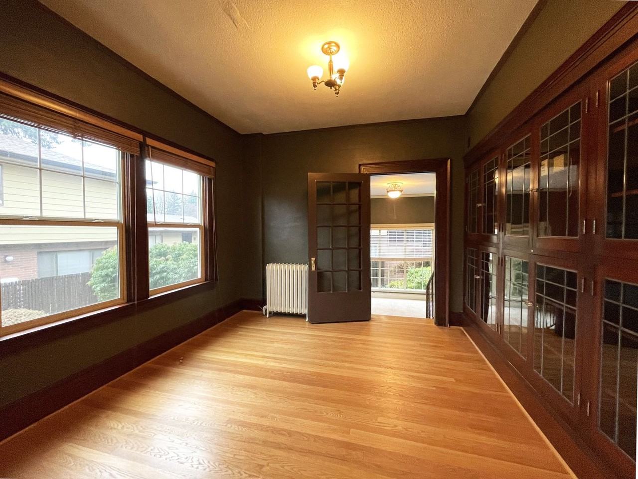 5514 Northeast Halsey Street - Photo 5 of 27