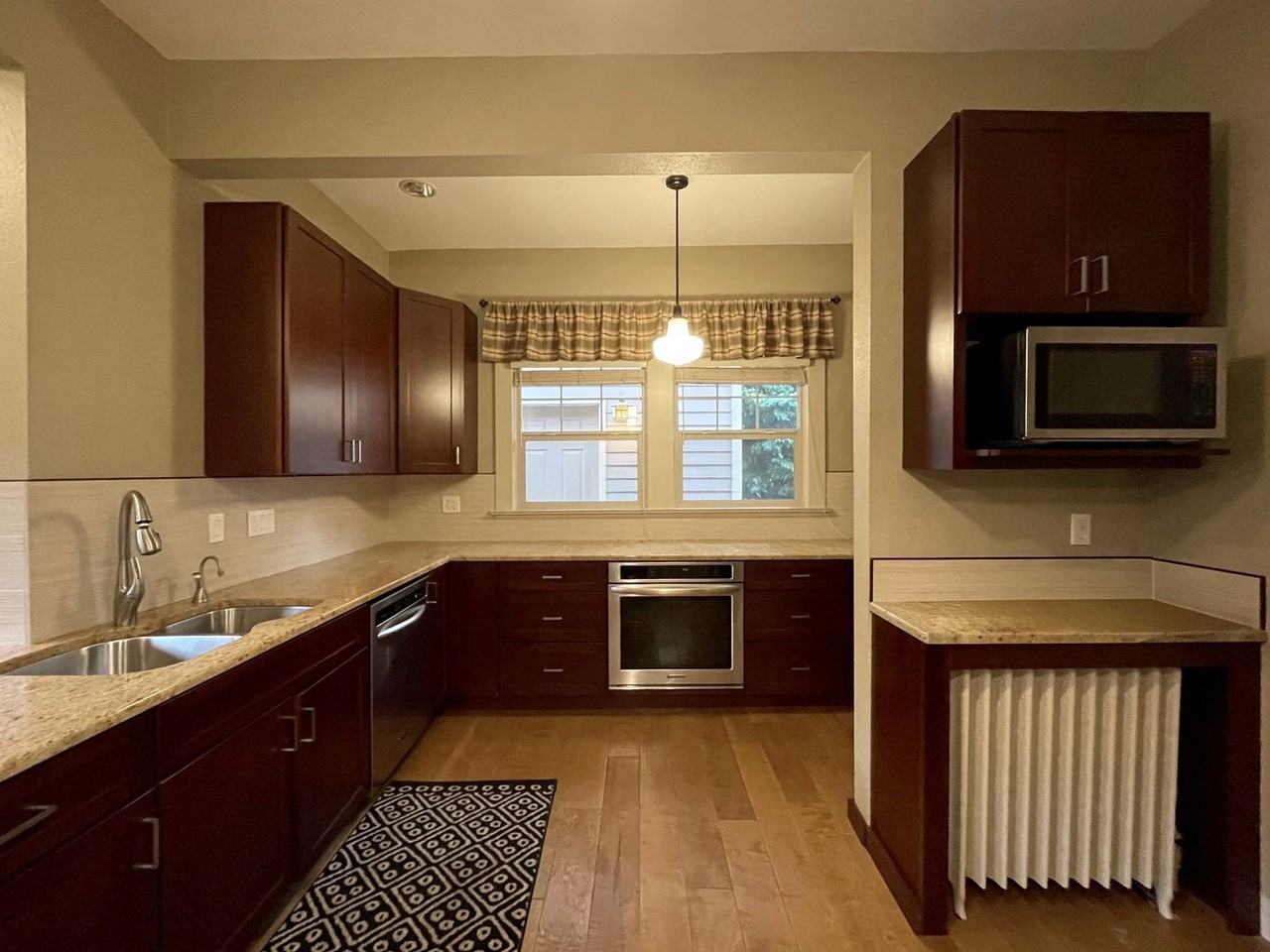 5514 Northeast Halsey Street - Photo 7 of 27