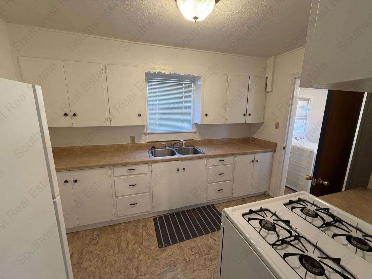 1010 West 14th Street - Photo 4 of 11