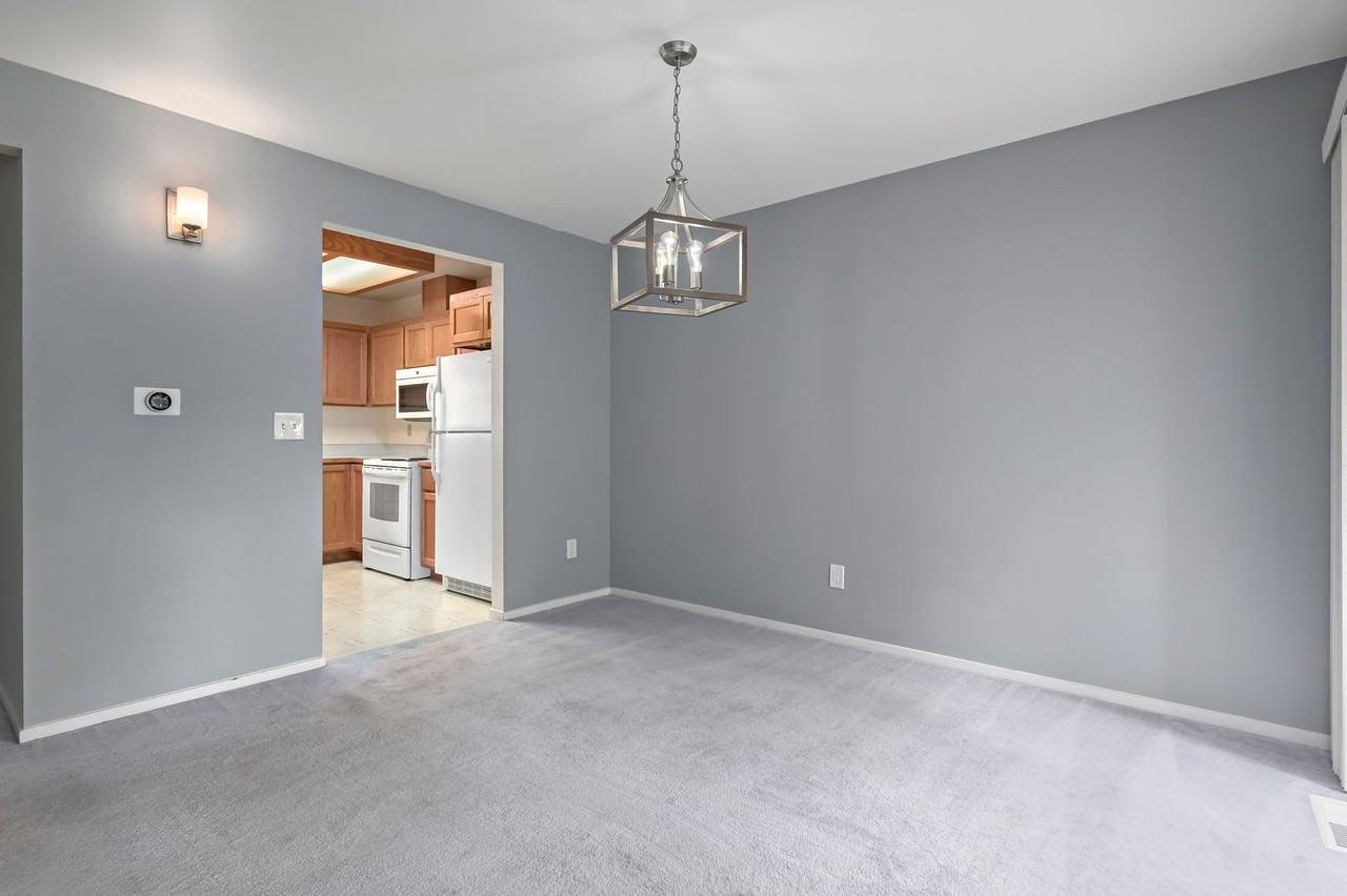 1250 Southwest Heller Road - Photo 4 of 23