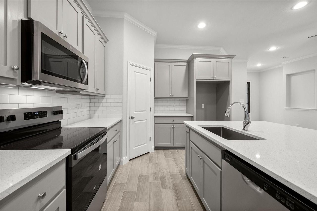 2361 Spring Park Blvd - Photo 6 of 29