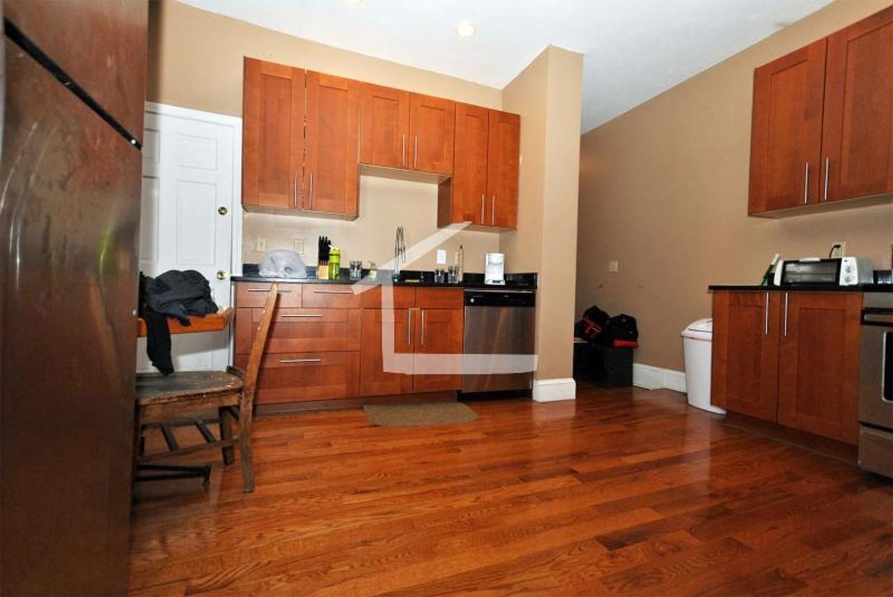 10 Glenville Ave