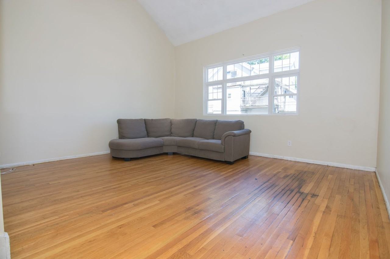 101 Glenville Avenue - Photo 5 of 14