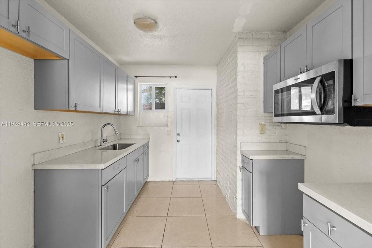 140 Northwest 198th Street - Photo 2 of 10