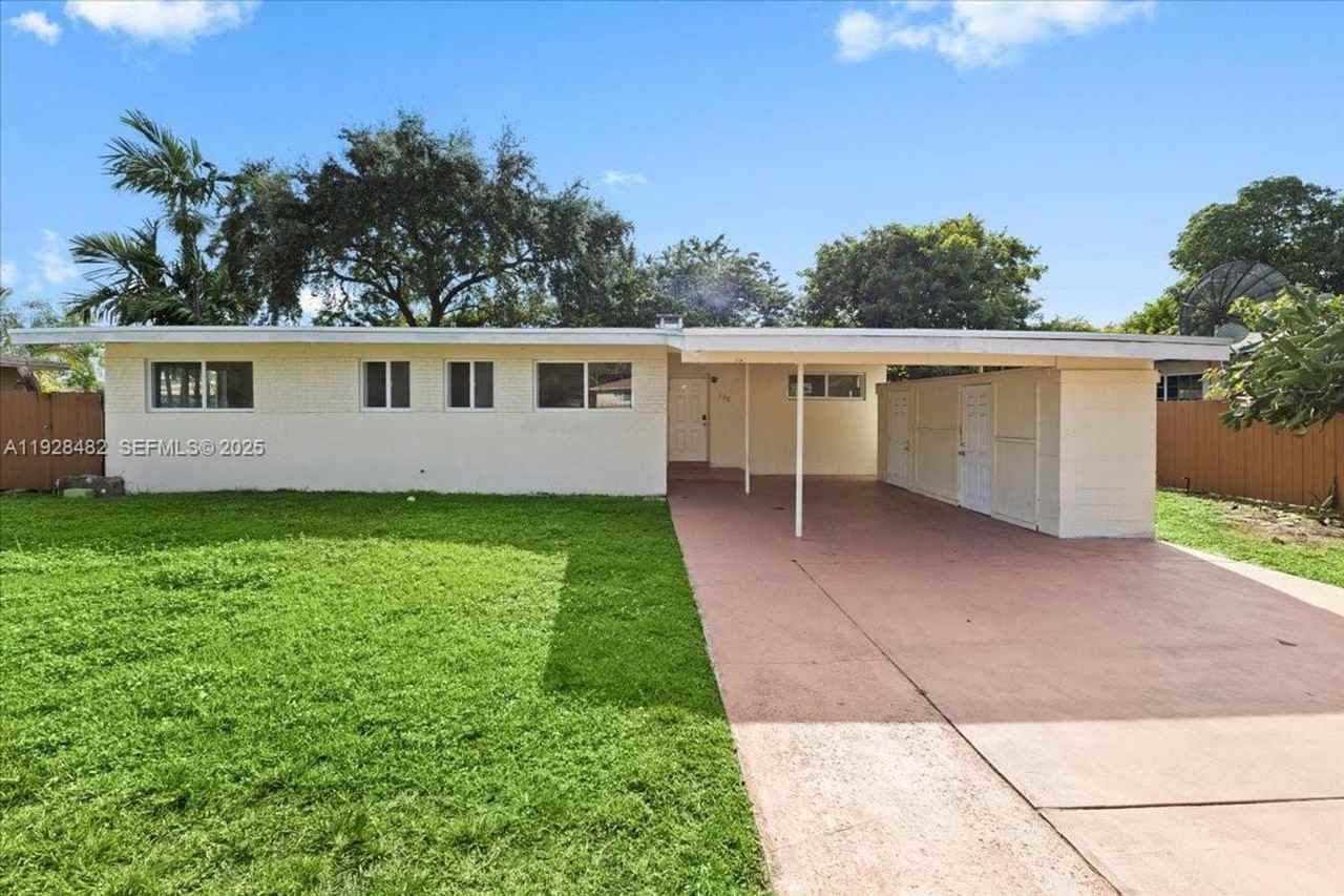 140 Northwest 198th Street - Photo 4 of 10