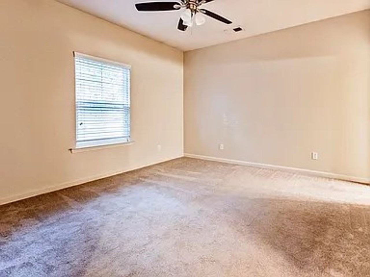 226 Sweet Bay Drive - Photo 2 of 11