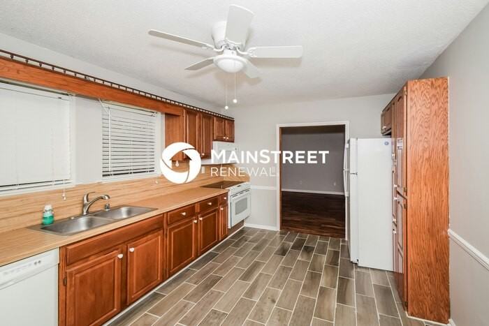 5084 Shady Crest Rd - Photo 5 of 16