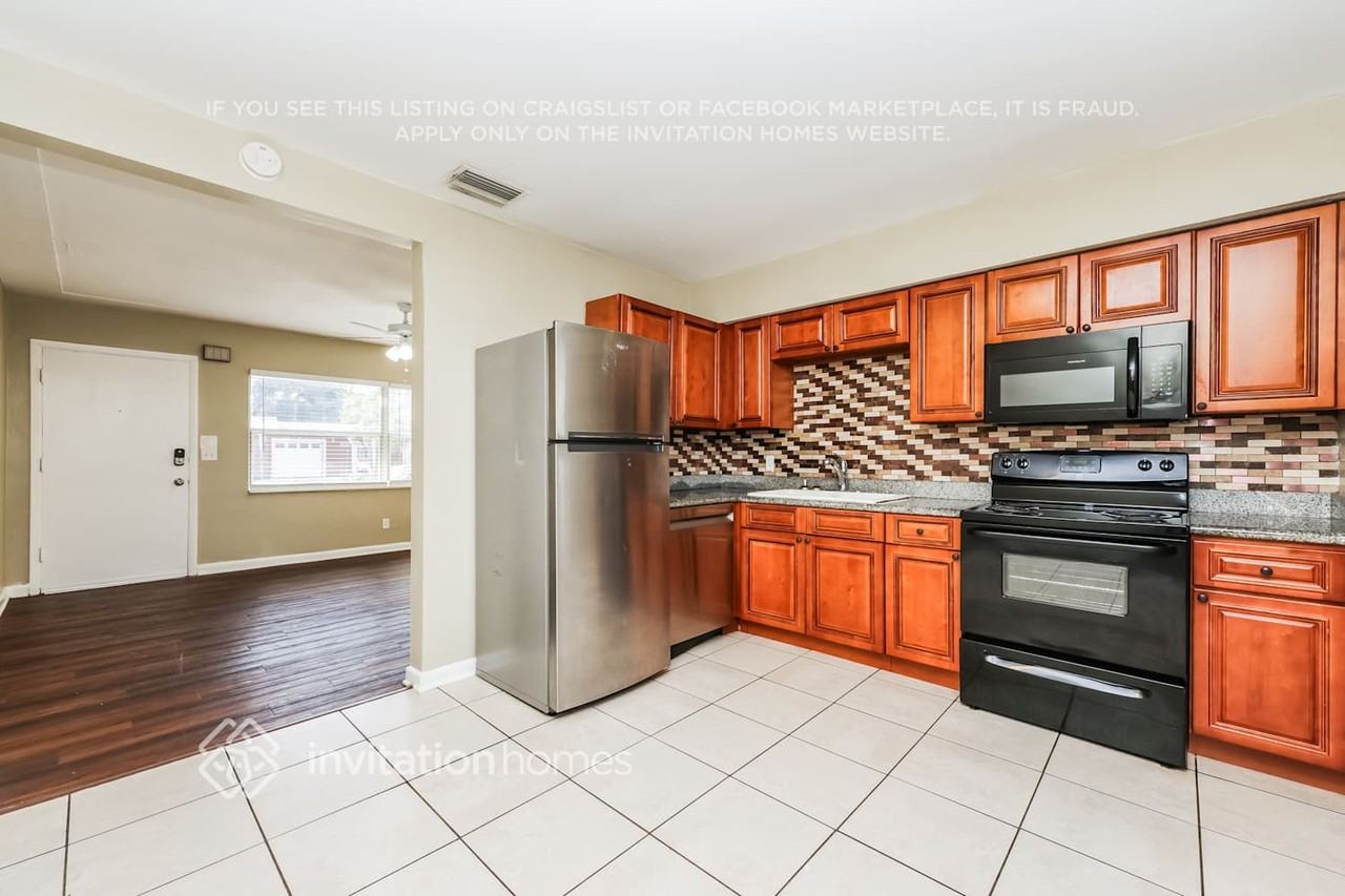 2901 34th Ave N - Photo 6 of 17