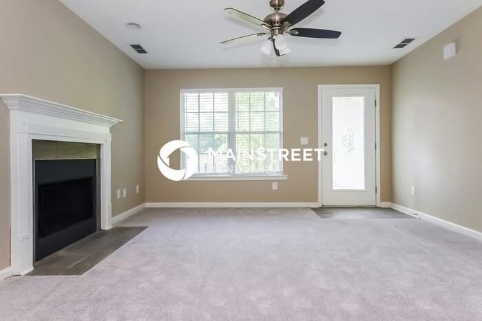 405 Hawthorne Circle - Photo 5 of 17