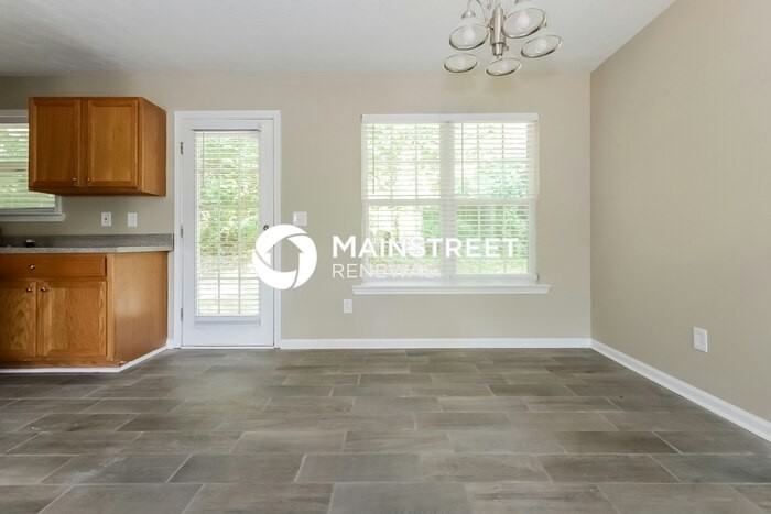 405 Hawthorne Circle - Photo 6 of 17