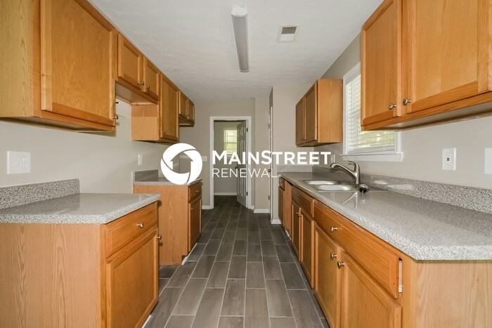 405 Hawthorne Circle - Photo 7 of 17