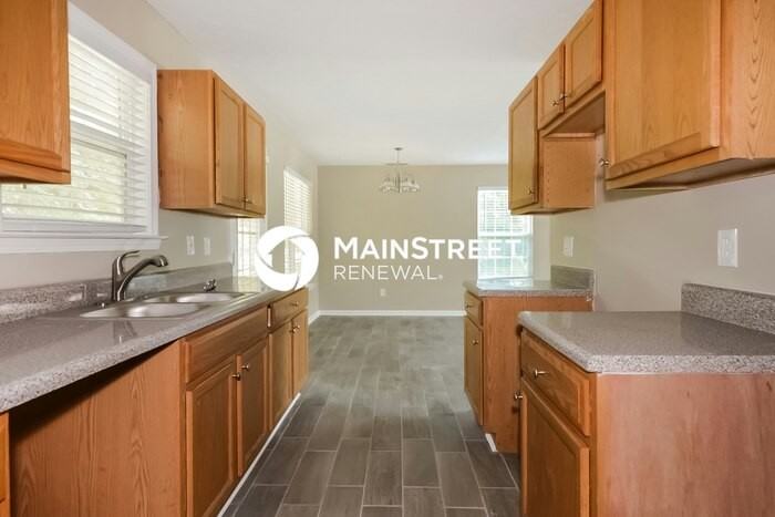 405 Hawthorne Cir - Photo 6 of 17