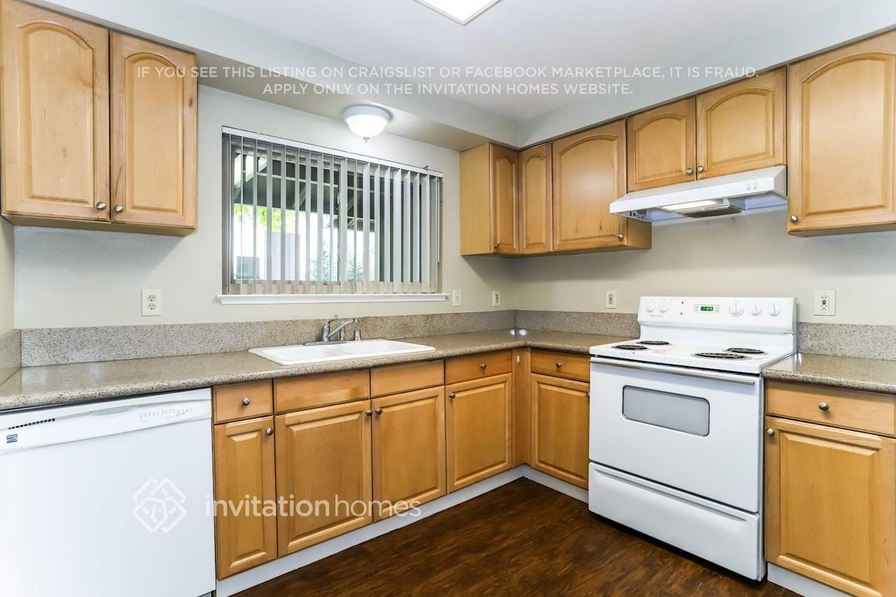 9926 Burline St - Photo 7 of 17