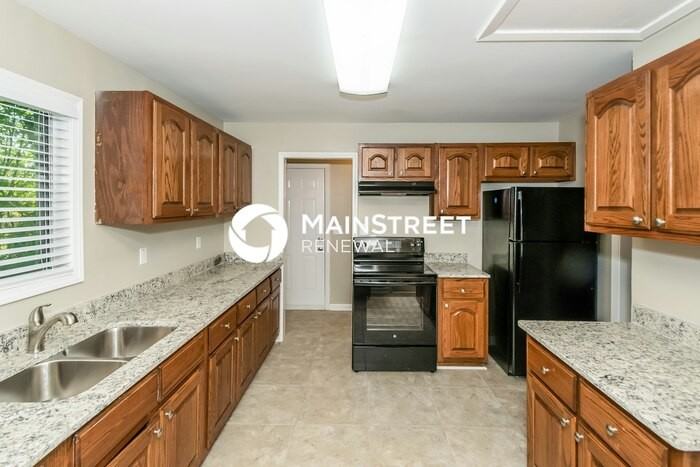 1309 Lake Ln Ne - Photo 4 of 17