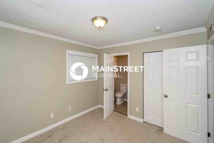 1309 Lake Ln Ne - Photo 5 of 17