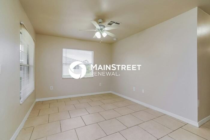 427 Vanetta Dr - Photo 4 of 16