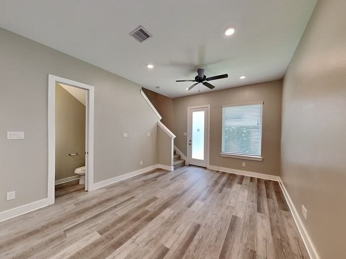 223 Oriole Street - Photo 6 of 21