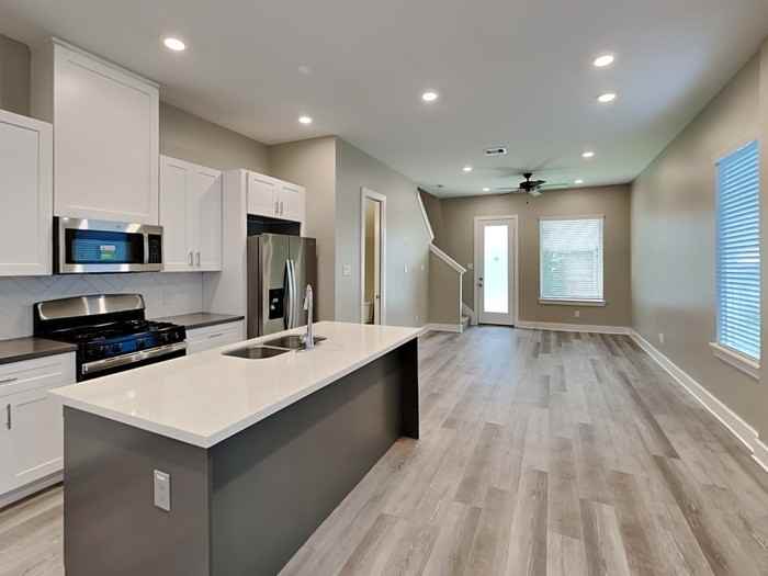 223 Oriole Street - Photo 7 of 21