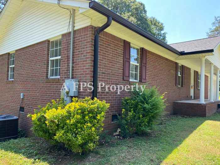 184 Pine Street Southwest - Photo 5 of 30