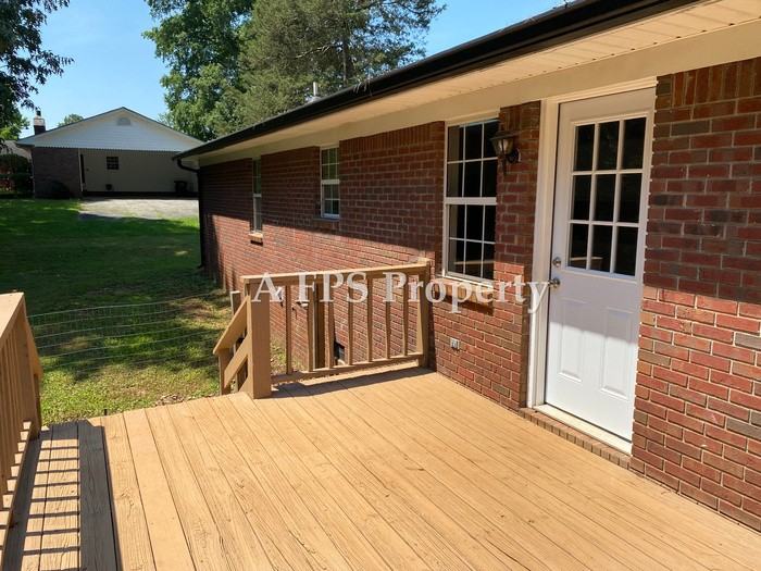 184 Pine Street Southwest - Photo 6 of 30