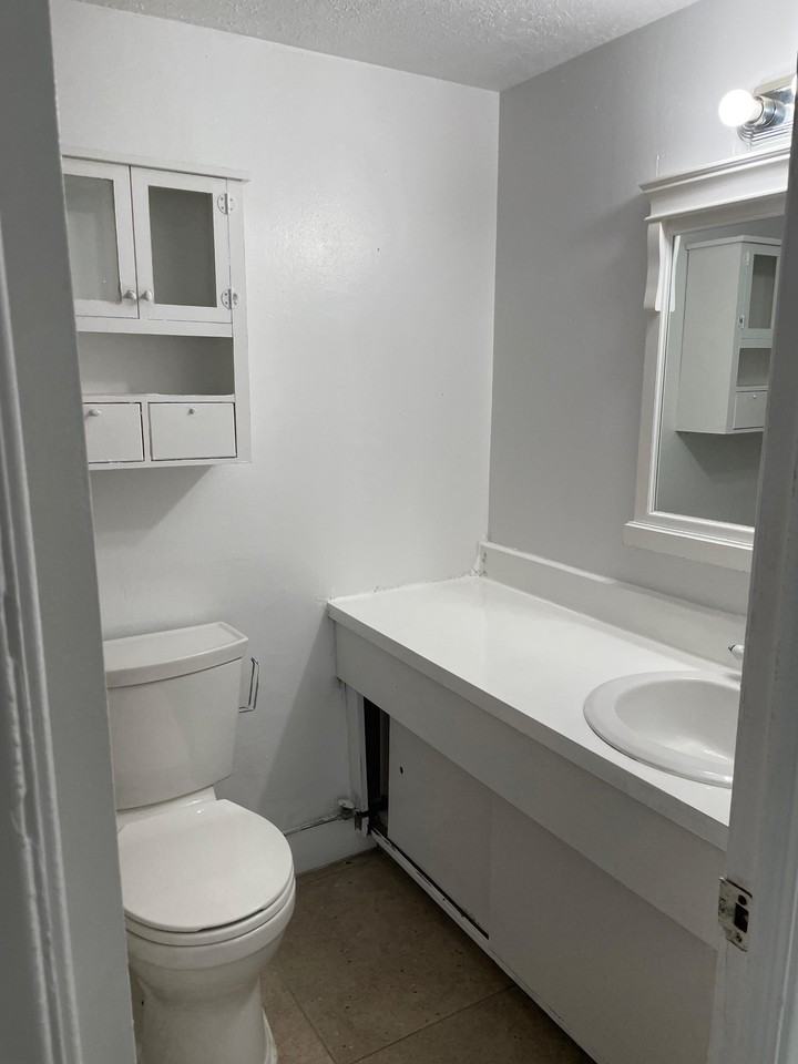 2815 2815 E 130th ST - 201A Small #201ASMALL - Photo 2 of 6