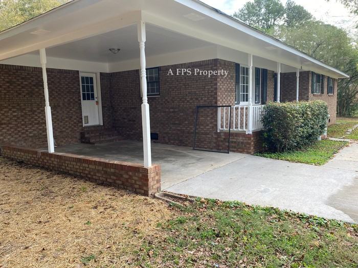 194 Clairmount Drive Southeast - Photo 3 of 20