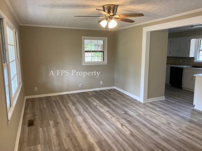 194 Clairmount Drive Southeast - Photo 7 of 20