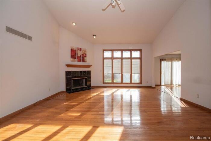 2358 Saffron Court - Photo 3 of 21