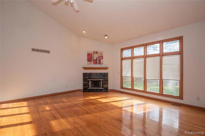 2358 Saffron Court - Photo 4 of 21