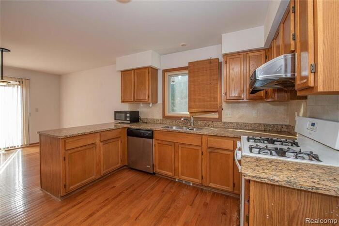 2358 Saffron Court - Photo 7 of 21