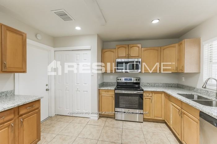 948 Jasmine Street - Photo 2 of 18