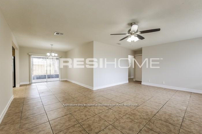 948 Jasmine Street - Photo 4 of 18