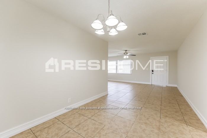 948 Jasmine Street - Photo 7 of 18